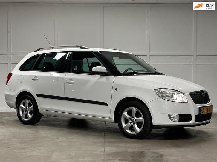 Wit Gebruikt 2009 Skoda Fabia Ambiente Stationwagen | € 4.250 (Eerlijke prijs) - Afbeelding 1/4
