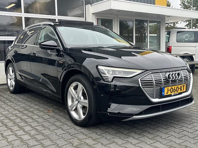 Zwart Gebruikt 2020 Audi e-tron Design SUV | € 24.950 (Goede deal) - Afbeelding 1/4