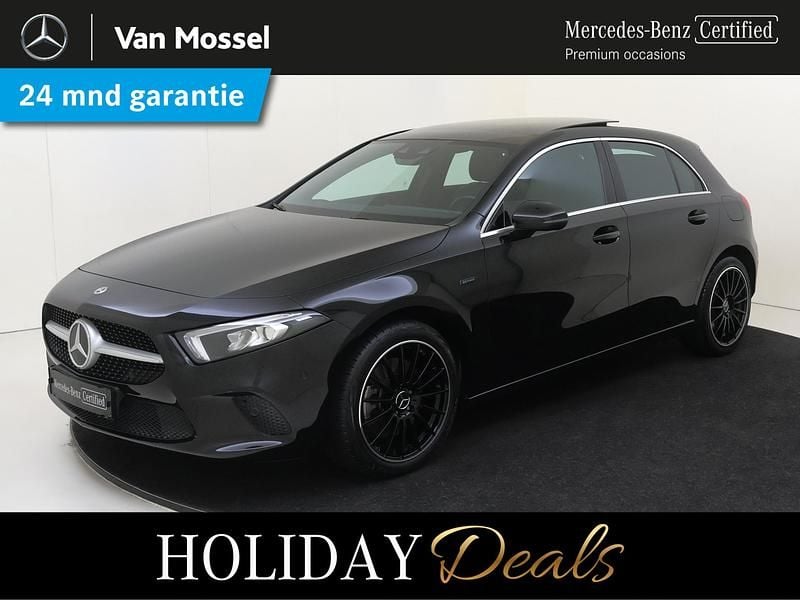 Zwart Gebruikt 2022 Mercedes A250 Hatchback | € 27.500 (Goede deal) - Afbeelding 1/4