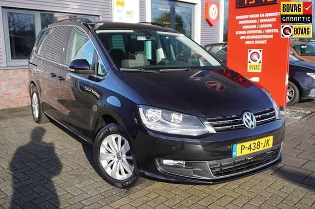 Zwart Occasion 2015 VW Sharan Comfortline MPV | € 18.495 (Eerlijke prijs) - Afbeelding 1/4