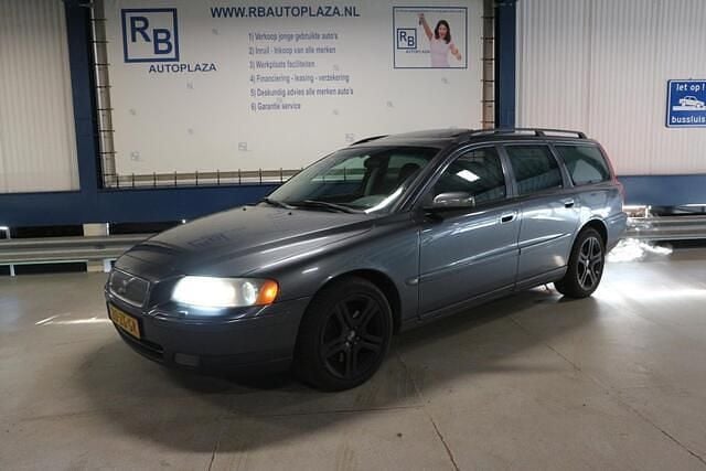 Grijs Occasion 2005 Volvo V70 Summum Stationwagen | € 1.950 (Super prijs) - Afbeelding 1/4