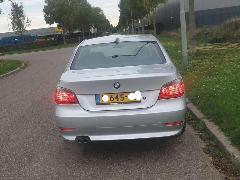 Zilver Gebruikt 2006 BMW 525 Sedan | € 6.750 (Iets duurder) - Afbeelding 1/4