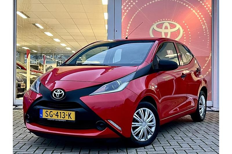 Rood Occasion 2018 Toyota Aygo Hatchback | € 9.299 (Eerlijke prijs) - Afbeelding 1/1