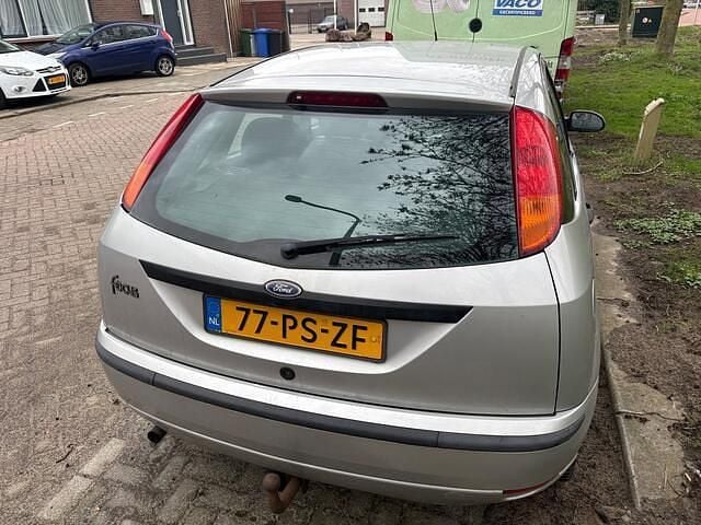 Occasion Ford Focus Futura 101 PK (74 kW) 2004 Grijs (metallic) Hatchback