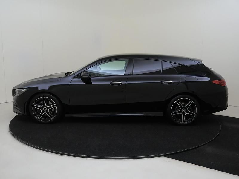 Occasion Mercedes CLA200 Shooting Brake AMG line 163 PK (119 kW) 2023 Zwart Stationwagen