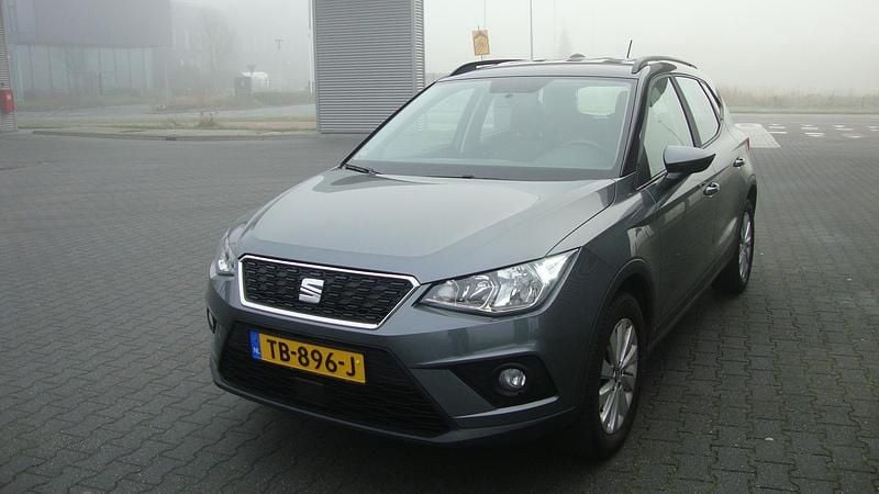 Grijs (metallic) Gebruikt 2018 Seat Arona Style SUV | € 12.995 (Goede deal) - Afbeelding 1/4
