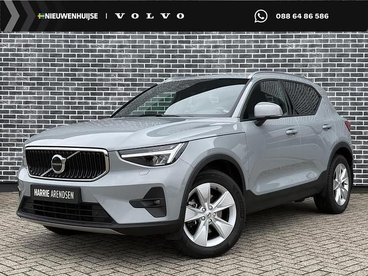 Grijs Gebruikt 2024 Volvo XC40 Core SUV | € 39.899 (Eerlijke prijs) - Afbeelding 1/4