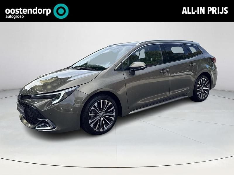 Groen Gebruikt 2024 Toyota Corolla Hybrid Stationwagen | € 32.949 - Afbeelding 1/4