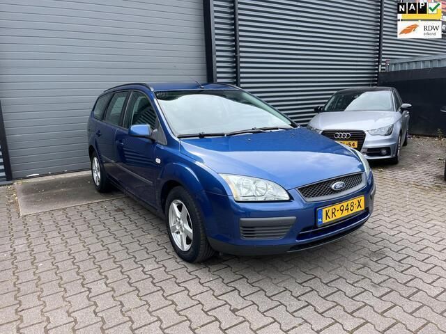 Blauw Gebruikt 2006 Ford Focus Ambiente Stationwagen | € 1.795 (Eerlijke prijs) - Afbeelding 1/4