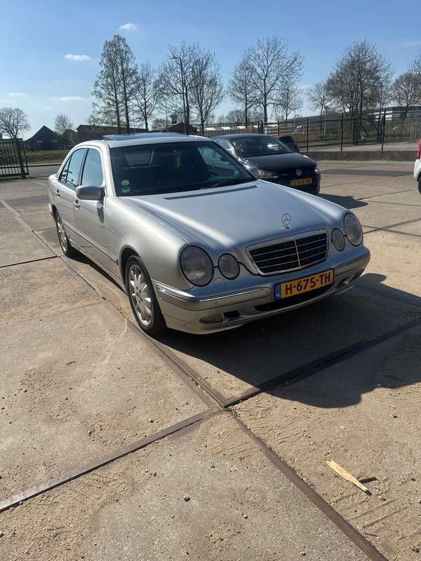 Gebruikt 1999 Mercedes E430 Elegance Sedan | € 9.500 - Afbeelding 1/4
