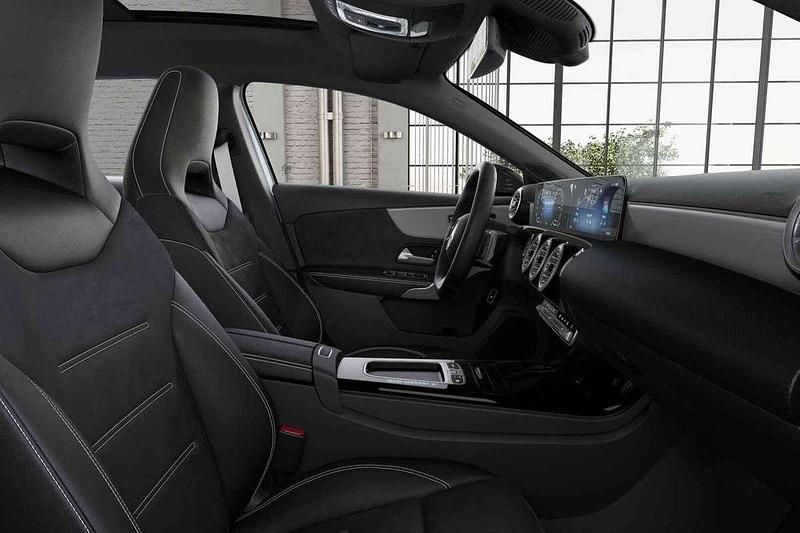 Occasion Mercedes A250 Business 218 PK (160 kW) 2025 Zilver Hatchback