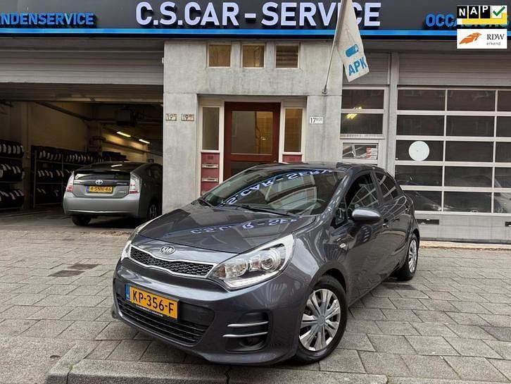 Grijs (metallic) Gebruikt 2016 Kia Rio Hatchback | € 6.749 (Super prijs) - Afbeelding 1/4