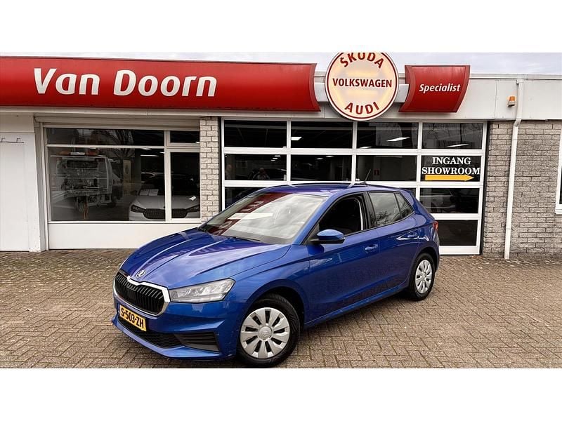 Blauw (metallic) Occasion 2023 Skoda Fabia Ambition Hatchback | € 16.450 (Goede deal) - Afbeelding 1/4