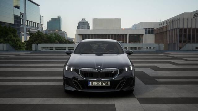 Nieuw BMW i5 Comfort Edition 250 kW (340 PK) 2025 Grijs Sedan