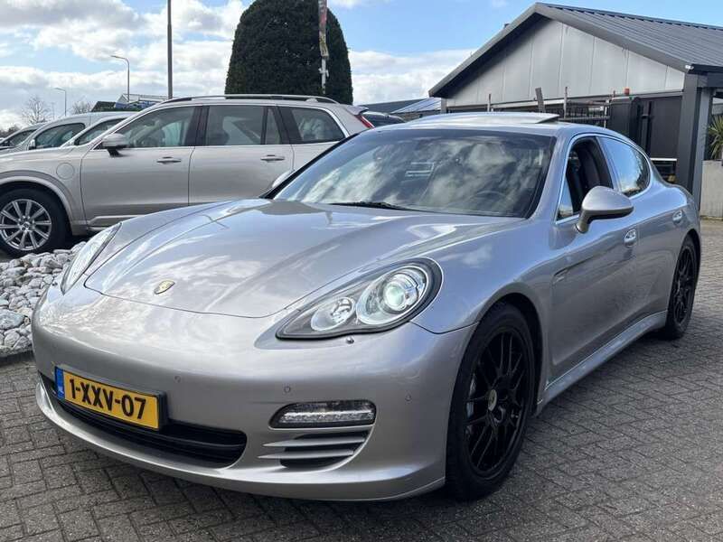 Grijs Gebruikt 2010 Porsche Panamera Sedan | € 22.950 (Iets duurder) - Afbeelding 1/4
