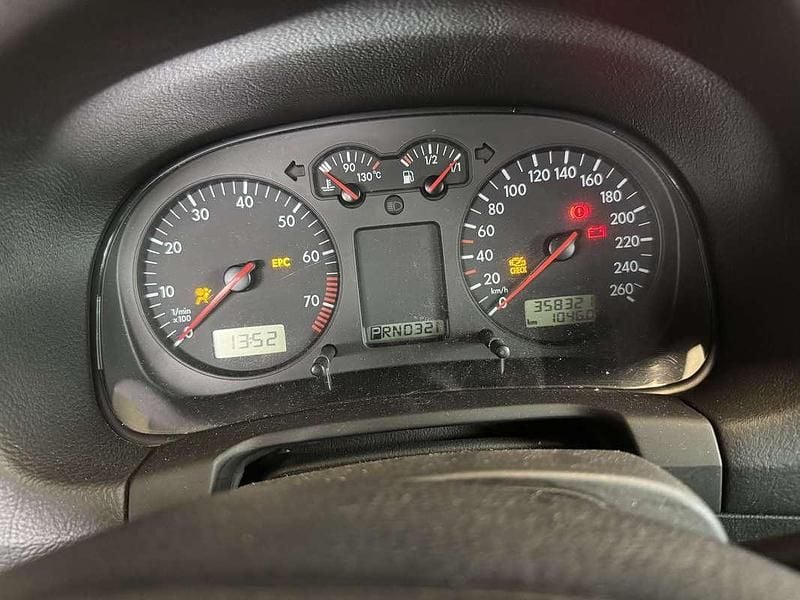 Zwart Gebruikt 2000 VW Golf IV Comfortline Hatchback | € 1.850 (Eerlijke prijs) - Afbeelding 1/4