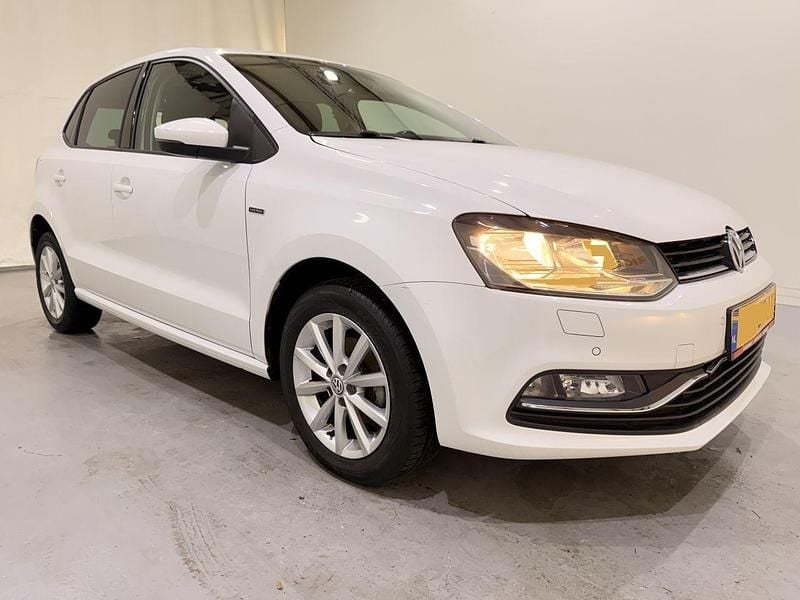 Wit Gebruikt 2015 VW Polo Comfortline Hatchback | € 6.900 (Super prijs) - Afbeelding 1/4