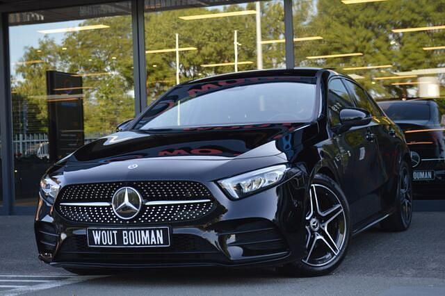 Zwart Gebruikt 2022 Mercedes A200 AMG Sedan | € 33.900 (Iets duurder) - Afbeelding 1/4