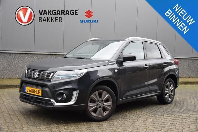 Zwart Gebruikt 2021 Suzuki Vitara SUV | € 22.250 (Goede deal) - Afbeelding 1/4