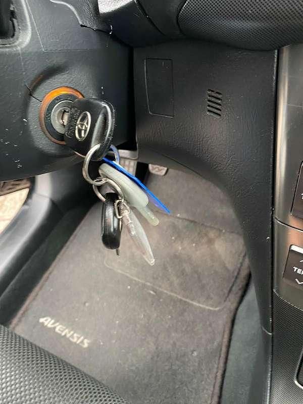 Occasion Toyota Avensis Luna 129 PK (94 kW) 2003 Zwart Hatchback