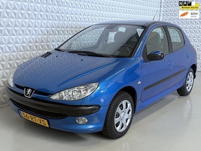 Blauw (metallic) Gebruikt 2005 Peugeot 206 Hatchback | € 1.999 (Eerlijke prijs) - Afbeelding 1/4