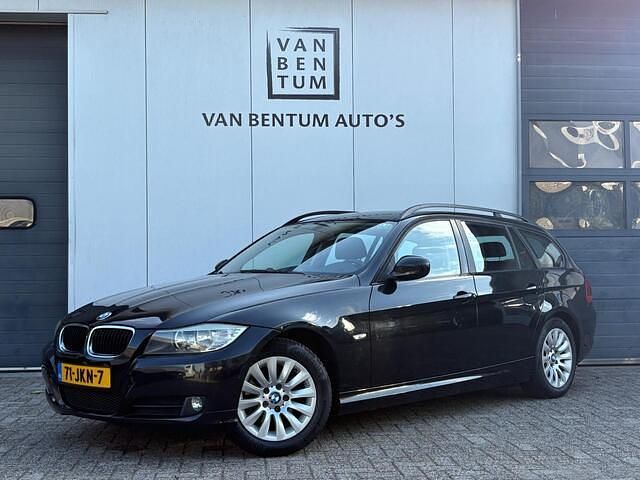 Zwart Gebruikt 2009 BMW 318 Stationwagen | € 2.400 (Eerlijke prijs) - Afbeelding 1/4