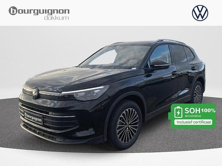 Zwart Nieuw 2025 VW Tiguan Edition SUV | € 47.999 - Afbeelding 1/3