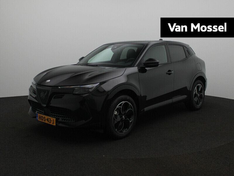 Zwart Gebruikt 2025 Alfa Romeo Junior Premium SUV | € 35.940 (Eerlijke prijs) - Afbeelding 1/4