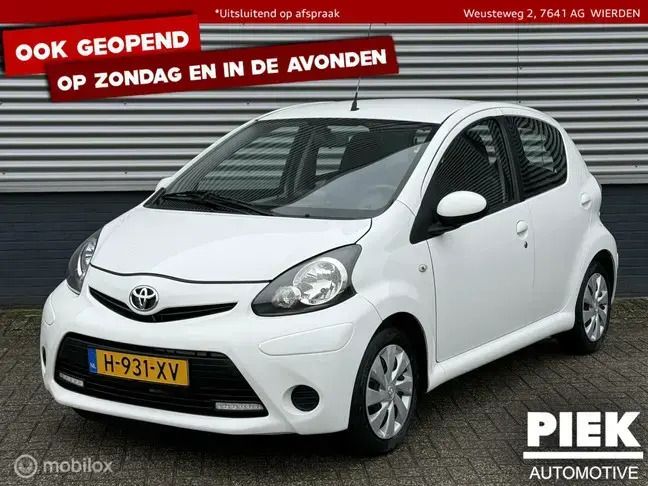 Wit Gebruikt 2013 Toyota Aygo Hatchback | € 4.499 (Eerlijke prijs) - Afbeelding 1/3