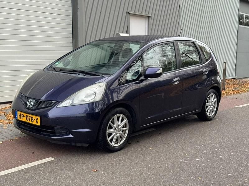 Paars Gebruikt 2009 Honda Jazz Comfort Hatchback | € 2.950 (Super prijs) - Afbeelding 1/4