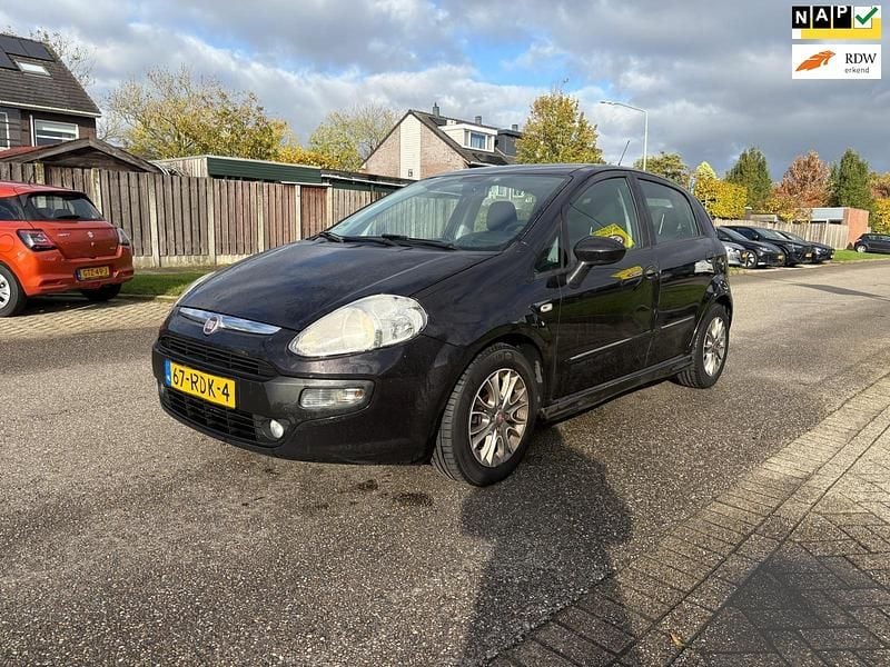 Zwart Gebruikt 2011 Fiat Punto Dynamic Hatchback | € 2.000 (Goede deal) - Afbeelding 1/4