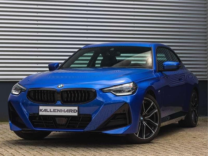 Blauw, metallic lak Gebruikt 2024 BMW 220 M Sport Coupé | € 44.875 (Eerlijke prijs) - Afbeelding 1/4