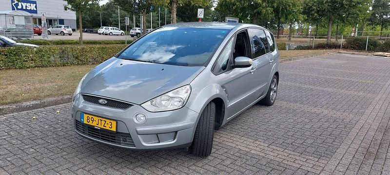 Grijs Gebruikt 2009 Ford S-MAX Trend MPV | € 2.500 (Goede deal) - Afbeelding 1/4