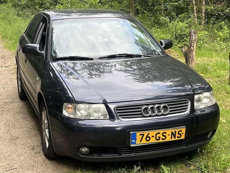 Gebruikt 2001 Audi A3 Sedan | € 800 - Afbeelding 1/4