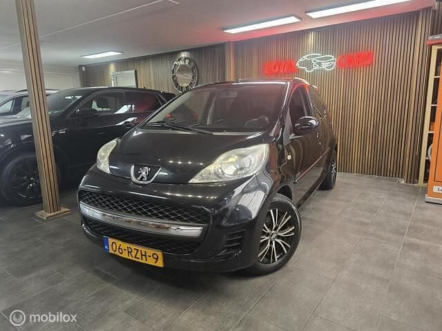 Zwart Gebruikt 2011 Peugeot 107 Sportium Hatchback | € 2.799 (Goede deal) - Afbeelding 1/4