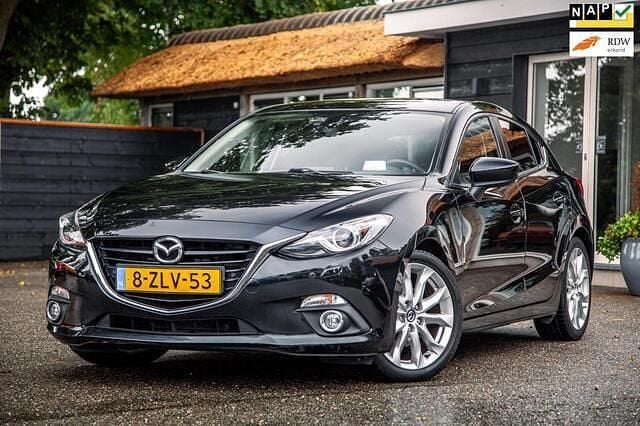 Zwart, metallic lak Gebruikt 2015 Mazda 3 Hatchback | € 13.449 (Eerlijke prijs) - Afbeelding 1/4