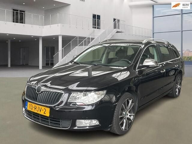 Zwart Gebruikt 2011 Skoda Superb Business Line Stationwagen | € 4.850 (Goede deal) - Afbeelding 1/4