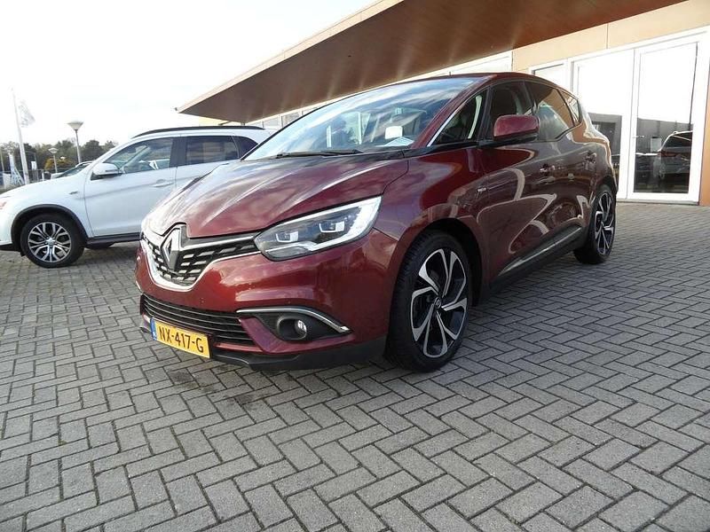 Rood Gebruikt 2017 Renault Scénic IV Bose Edition MPV | € 11.950 (Eerlijke prijs) - Afbeelding 1/4