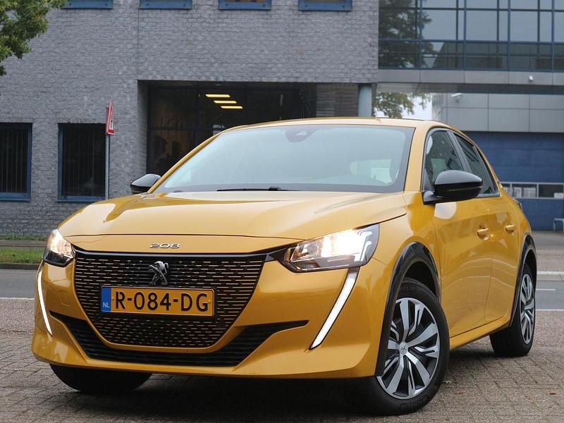 Geel Gebruikt 2022 Peugeot e-208 Active Hatchback | € 16.395 (Goede deal) - Afbeelding 1/1
