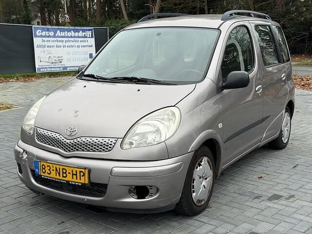 Grijs Gebruikt 2003 Toyota Yaris Verso Sol MPV | € 2.695 (Goede deal) - Afbeelding 1/4