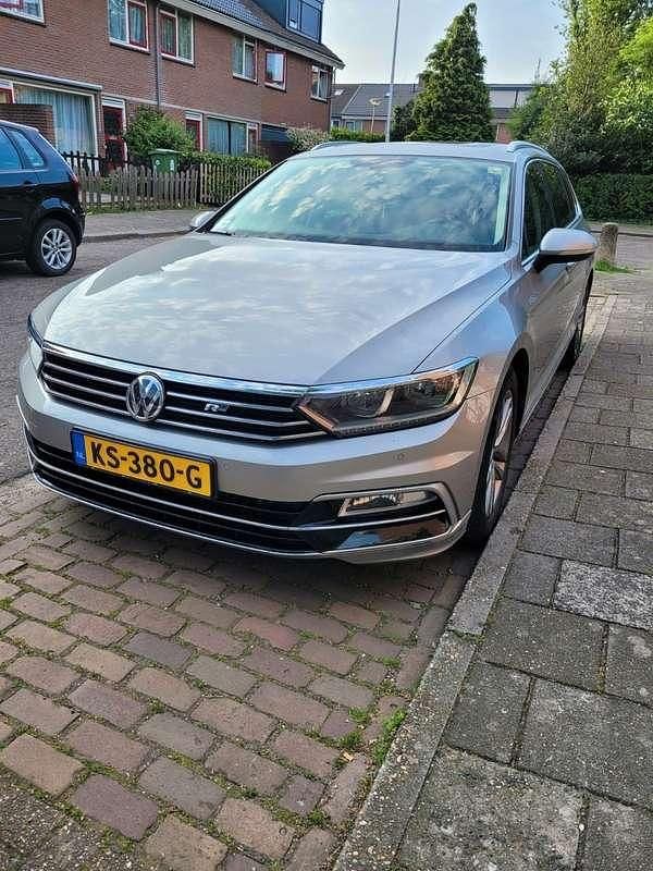 Grijs Occasion 2016 VW Passat Stationwagen | € 10.950 (Iets duurder) - Afbeelding 1/4