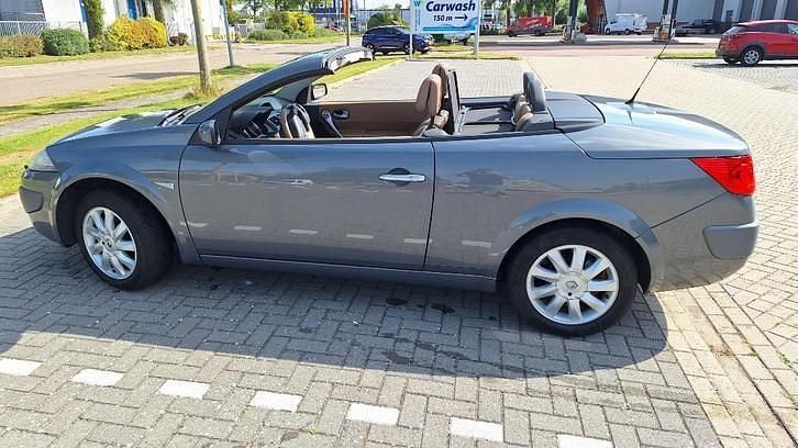 Gebruikt 2006 Renault Mégane II Cabriolet | € 1.250 - Afbeelding 1/4