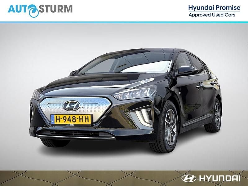 Zwart Gebruikt 2020 Hyundai Ioniq Premium Sedan | € 17.589 (Eerlijke prijs) - Afbeelding 1/4