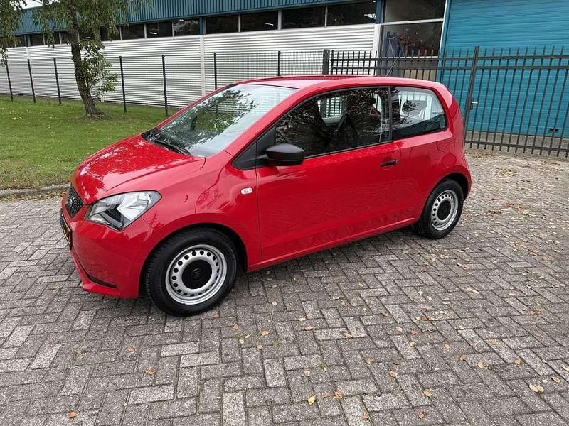 Rood Gebruikt 2016 Seat Mii Reference Hatchback | € 5.350 (Eerlijke prijs) - Afbeelding 1/4