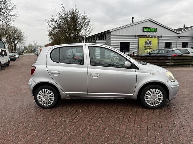 Occasion Toyota Yaris Sol 86 PK (63 kW) 2000 Grijs (metallic) Hatchback