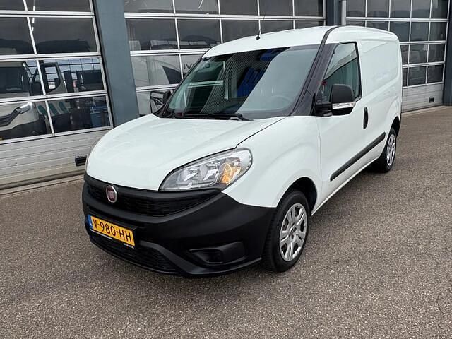 Wit Gebruikt 2017 Fiat Doblò MPV | € 6.650 (Eerlijke prijs) - Afbeelding 1/4