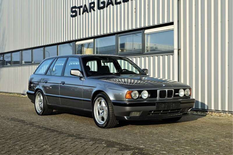 Grijs Gebruikt 1993 BMW M5 Stationwagen | € 78.650 - Afbeelding 1/4