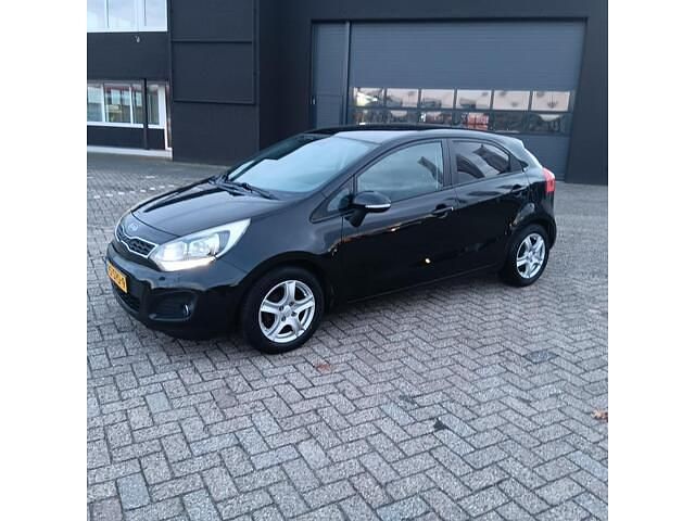 Zwart Occasion 2011 Kia Rio Plus Hatchback | € 2.499 (Eerlijke prijs) - Afbeelding 1/4