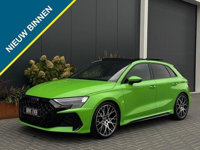 Groen Nieuw 2025 Audi RS3 Sedan | € 95.995 - Afbeelding 1/4