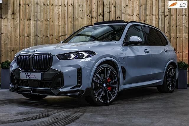 Grijs Gebruikt 2023 BMW X5 M Sport SUV | € 92.500 (Iets duurder) - Afbeelding 1/4